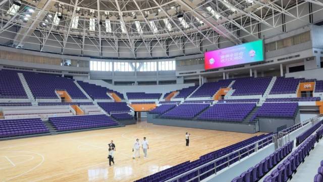 波媒：莱万与巴萨均未确定是否续约，将等到明年再做决定